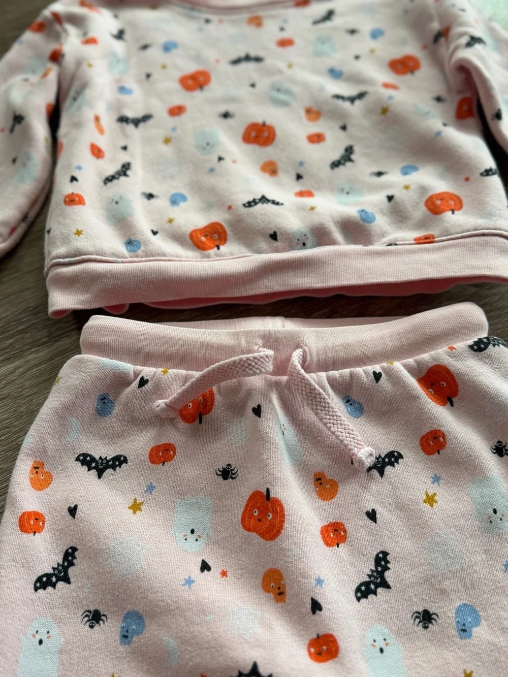 Cozy Halloween 18-24 months sweatpants set Pumpkin Sweatshirt & Jogger Old Navy